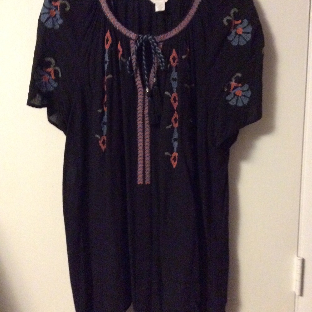INTRO WOMEN's 1X Black top w beautiful stitching!
